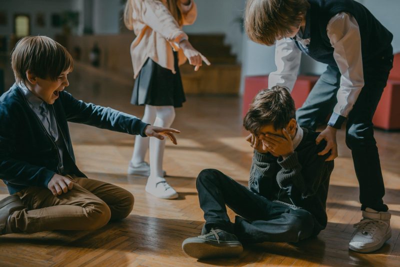 Niño acosado bullying Niño acosado bullying