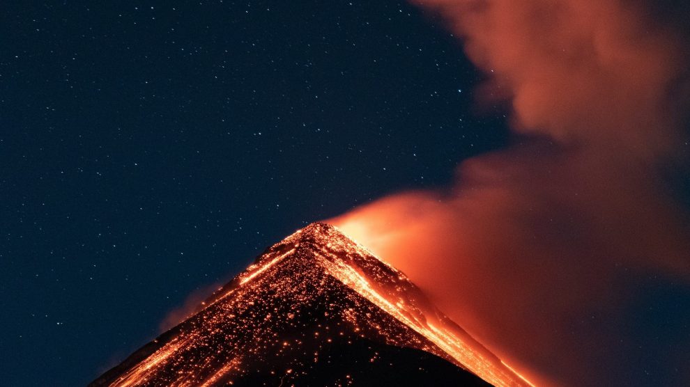 Volcán erupción